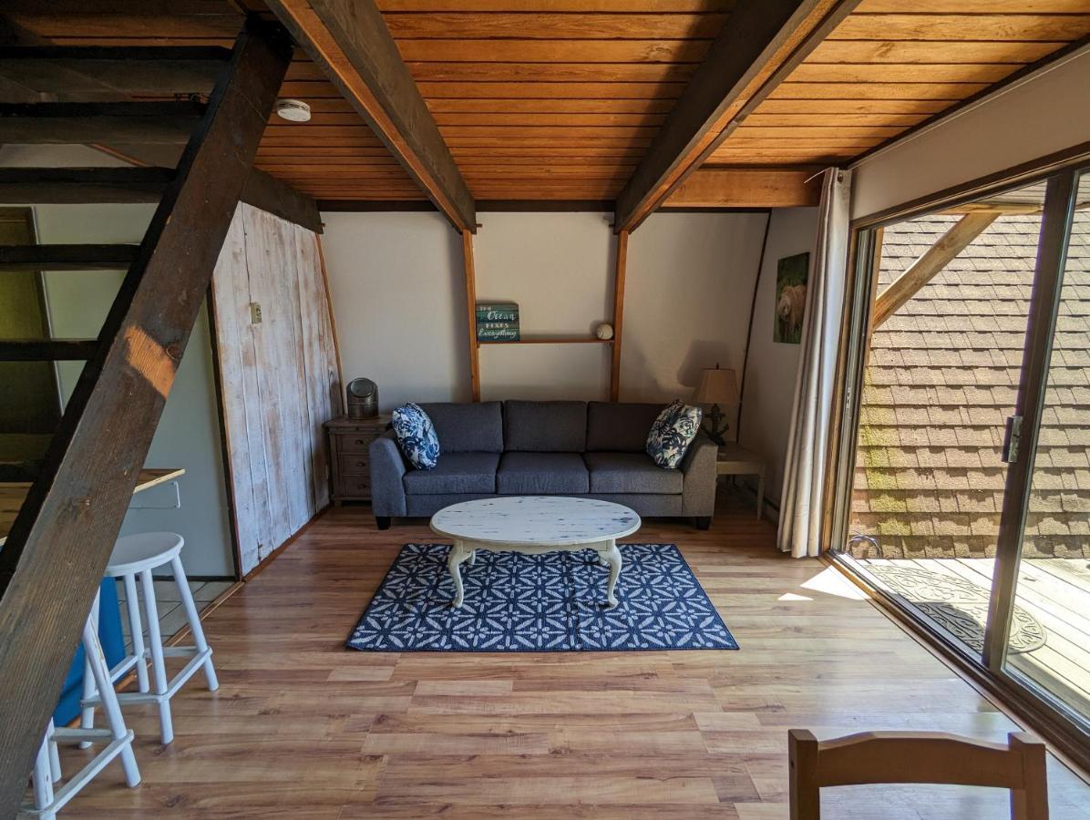 Jade Resort-Oceanfront Suites In Gowlland Harbour Heriot Bay Екстериор снимка