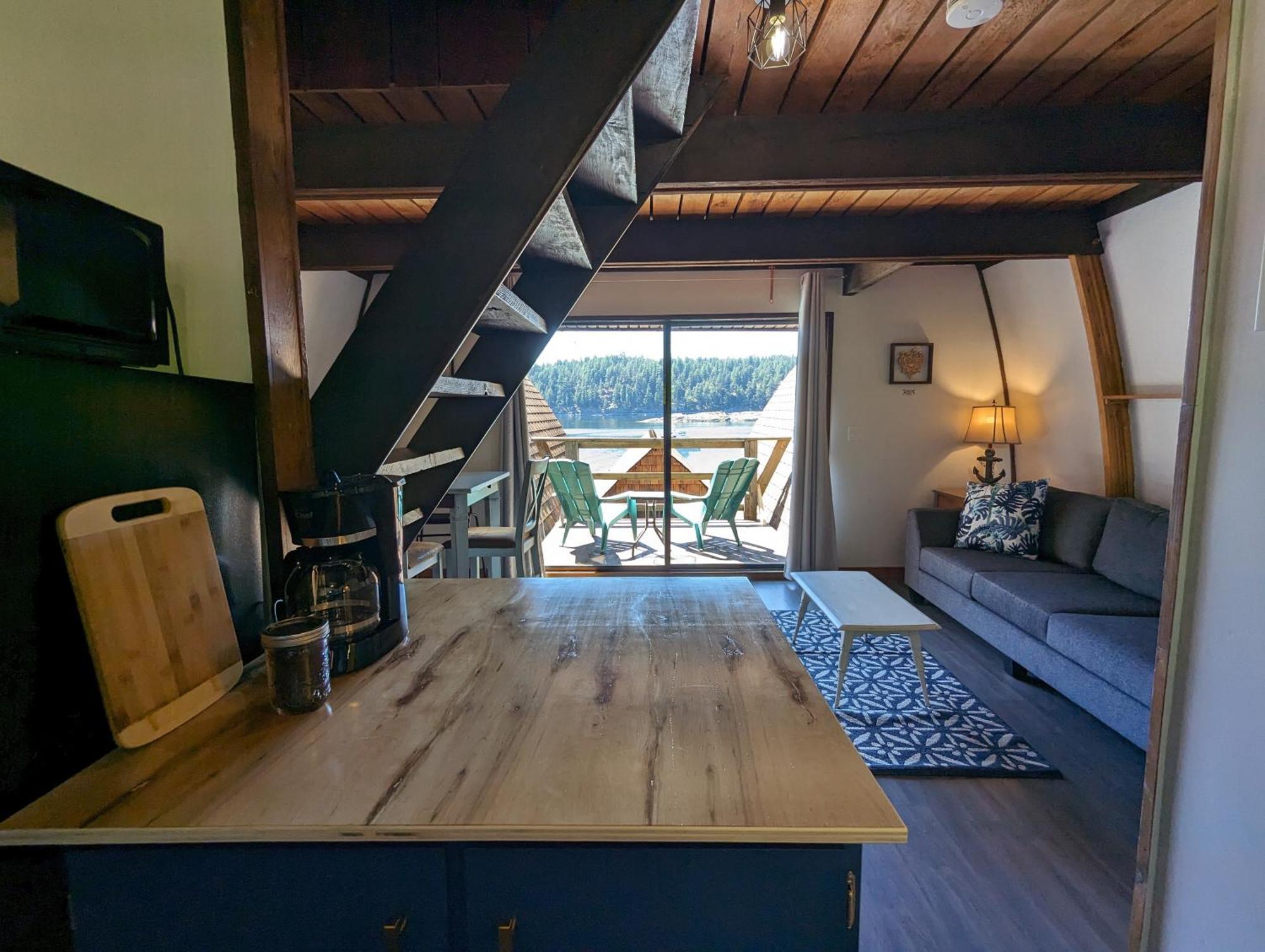 Jade Resort-Oceanfront Suites In Gowlland Harbour Heriot Bay Екстериор снимка
