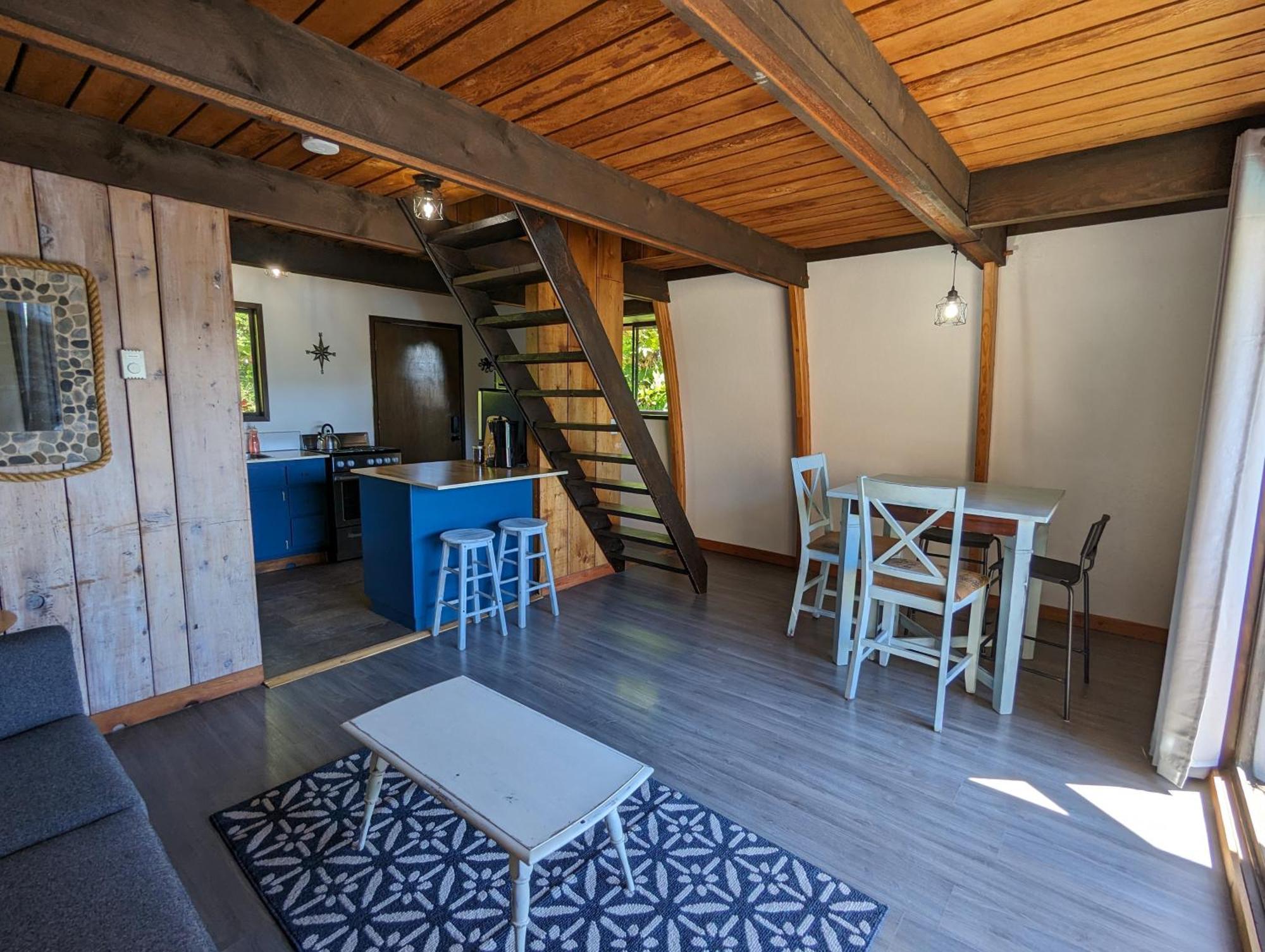 Jade Resort-Oceanfront Suites In Gowlland Harbour Heriot Bay Екстериор снимка