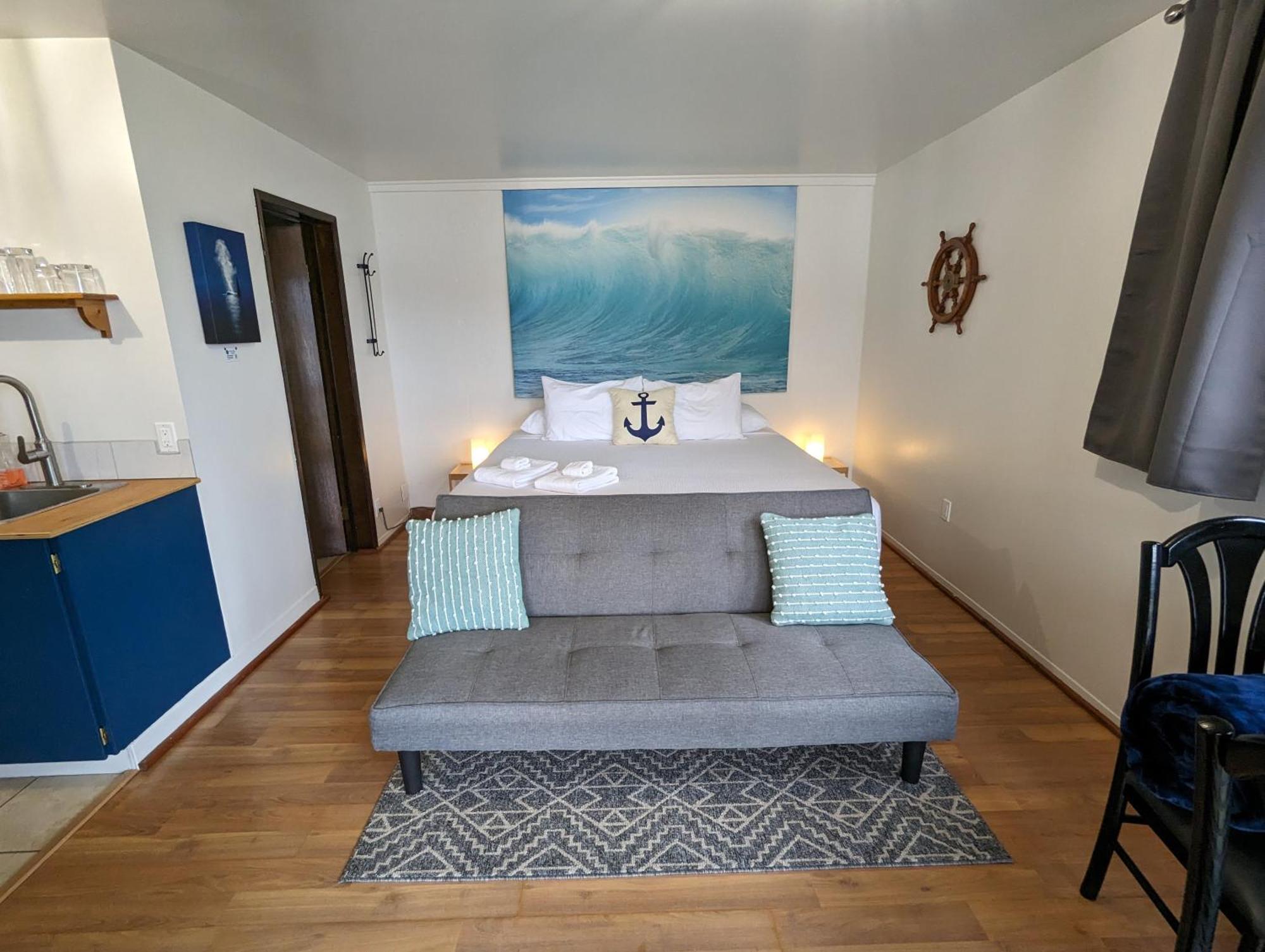 Jade Resort-Oceanfront Suites In Gowlland Harbour Heriot Bay Екстериор снимка