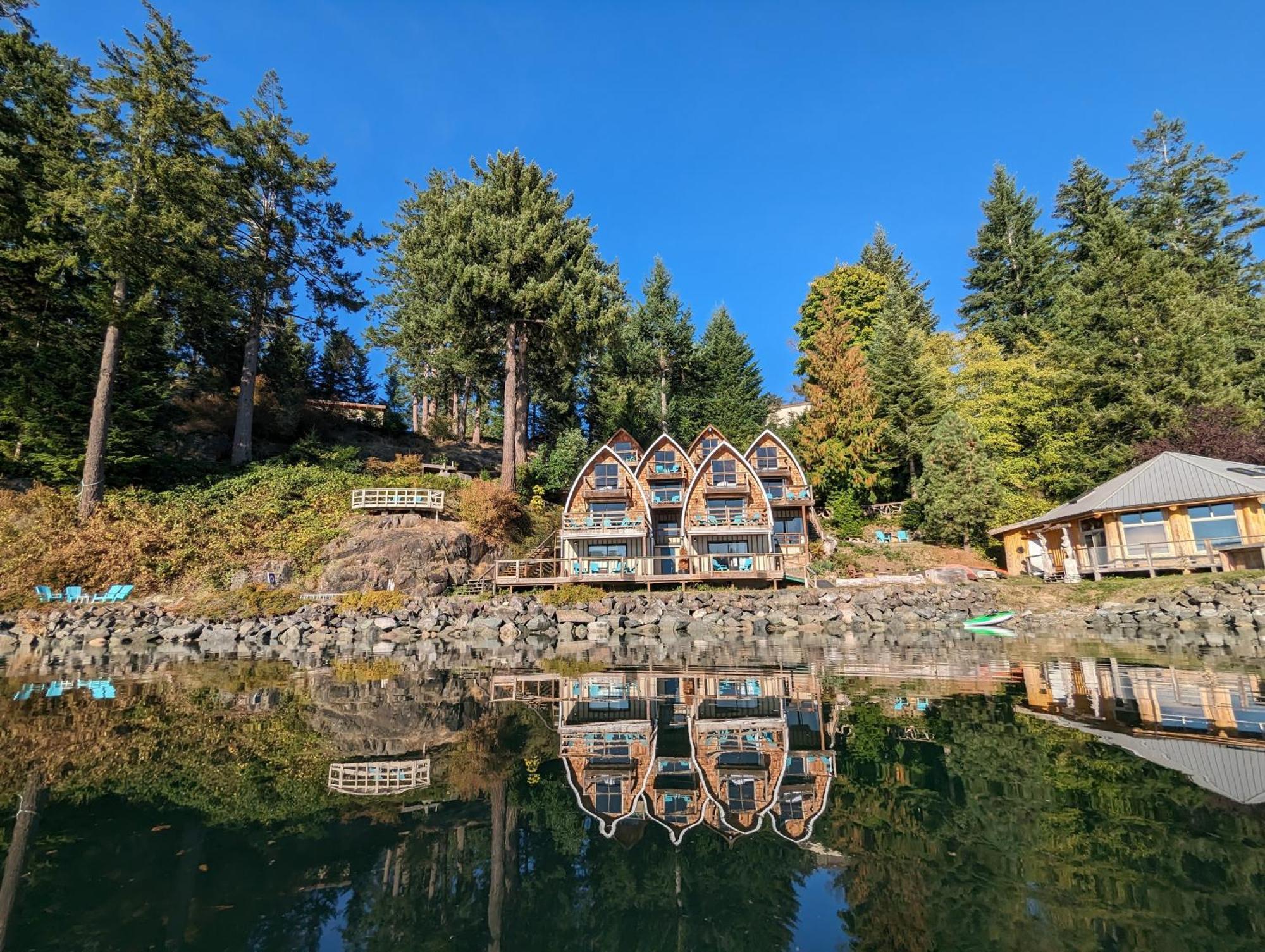 Jade Resort-Oceanfront Suites In Gowlland Harbour Heriot Bay Екстериор снимка