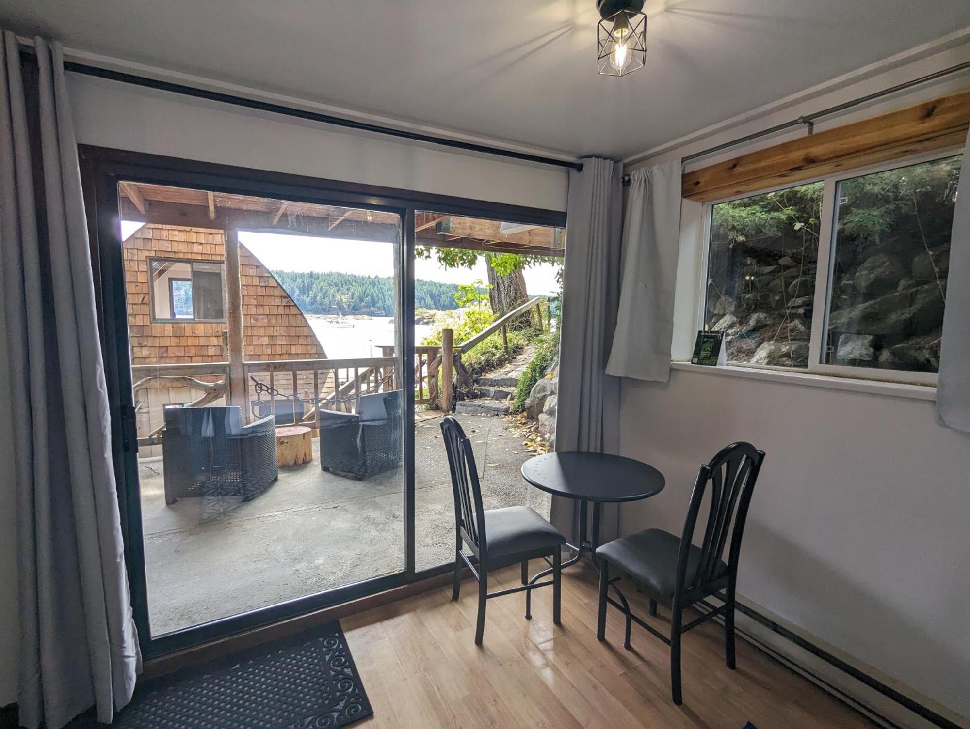 Jade Resort-Oceanfront Suites In Gowlland Harbour Heriot Bay Екстериор снимка