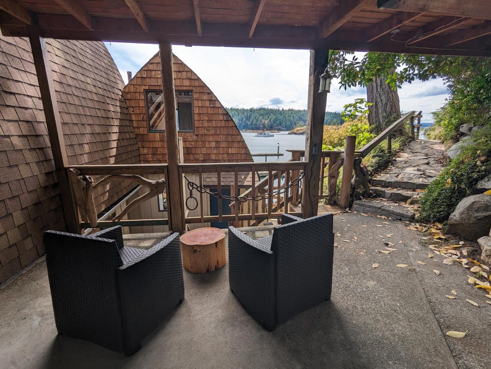 Jade Resort-Oceanfront Suites In Gowlland Harbour Heriot Bay Екстериор снимка
