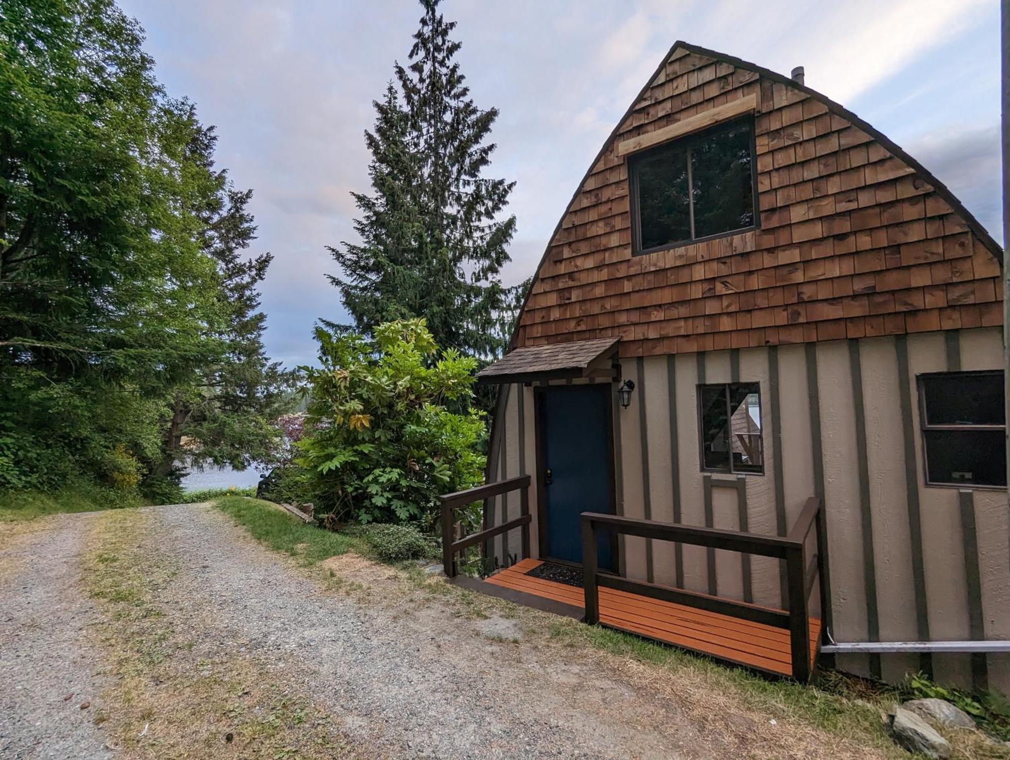 Jade Resort-Oceanfront Suites In Gowlland Harbour Heriot Bay Екстериор снимка