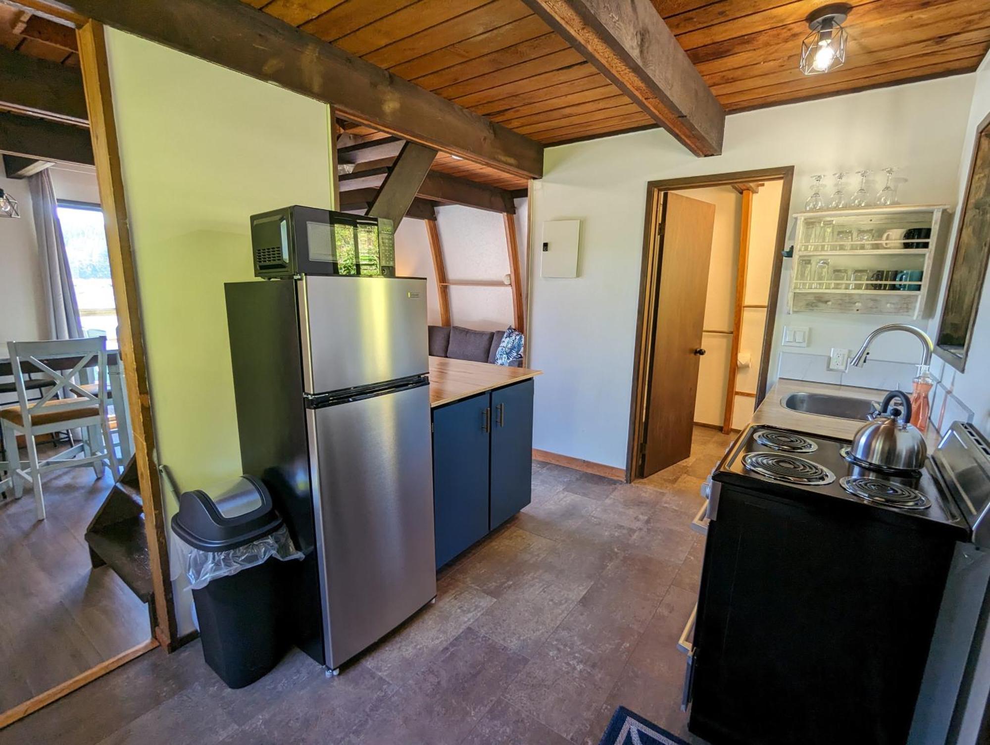 Jade Resort-Oceanfront Suites In Gowlland Harbour Heriot Bay Екстериор снимка