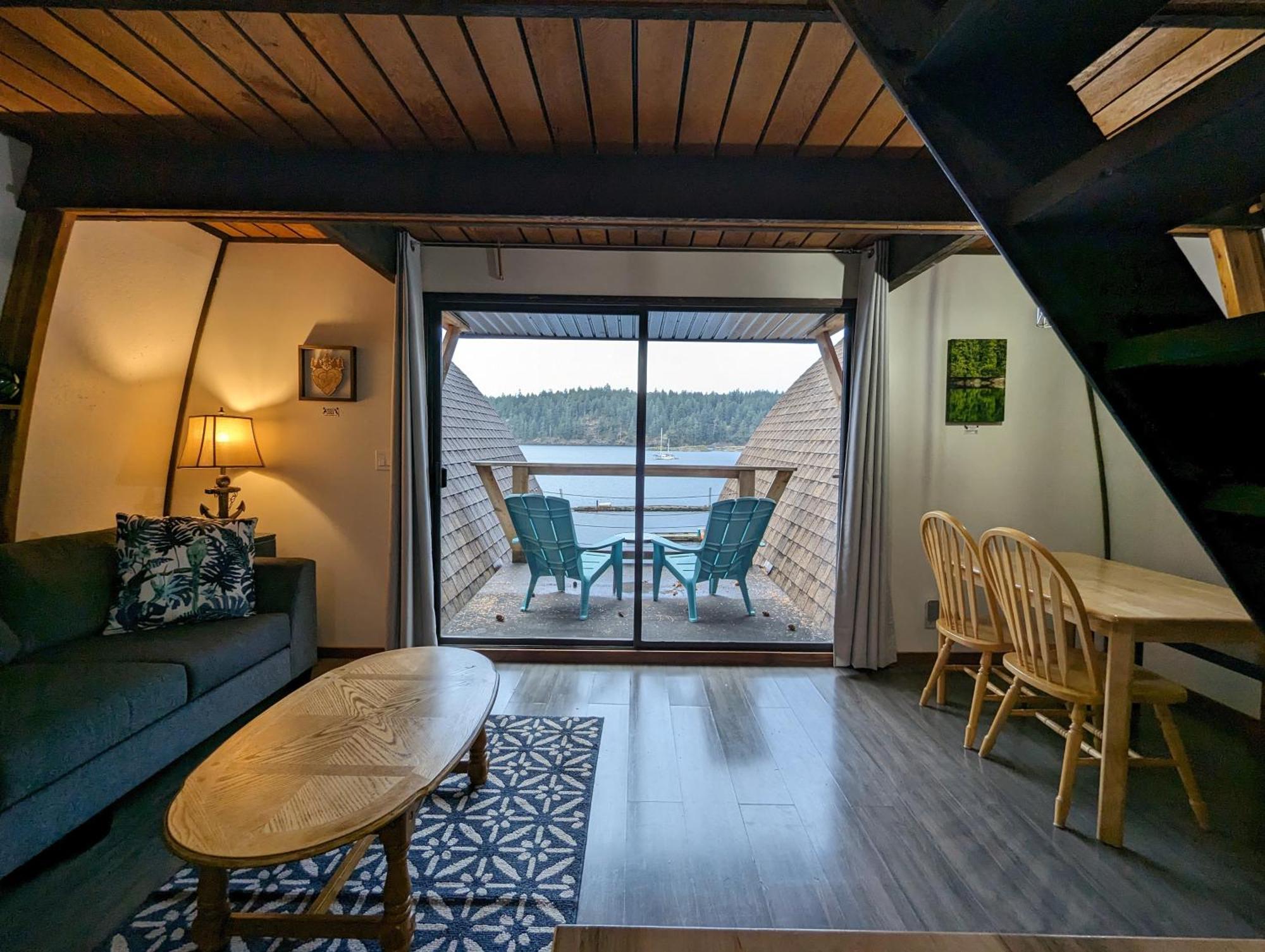 Jade Resort-Oceanfront Suites In Gowlland Harbour Heriot Bay Екстериор снимка
