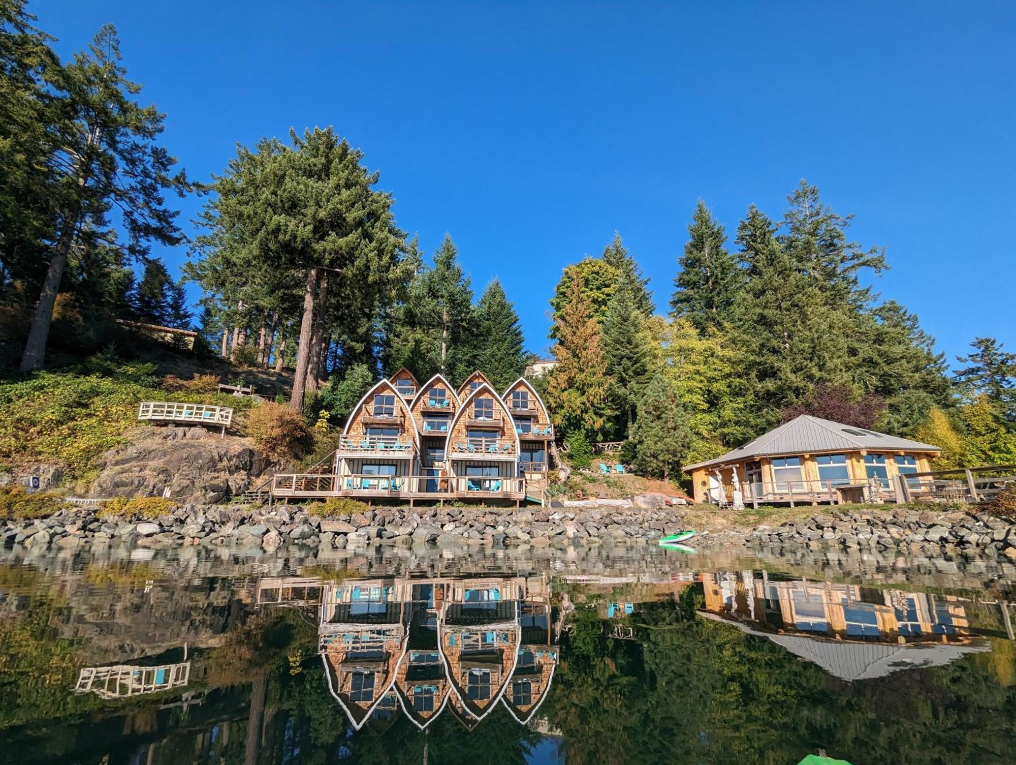Jade Resort-Oceanfront Suites In Gowlland Harbour Heriot Bay Екстериор снимка