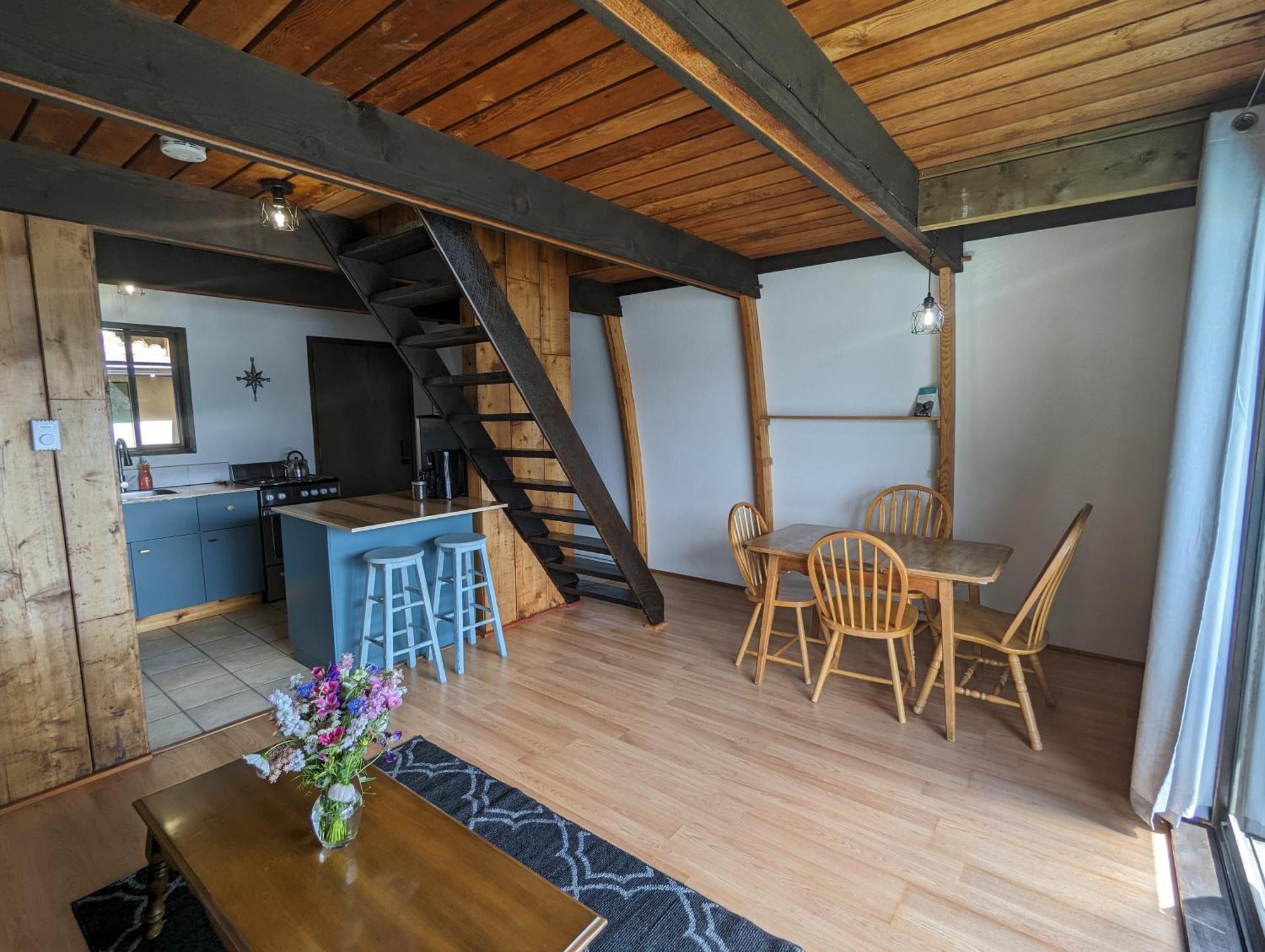 Jade Resort-Oceanfront Suites In Gowlland Harbour Heriot Bay Екстериор снимка