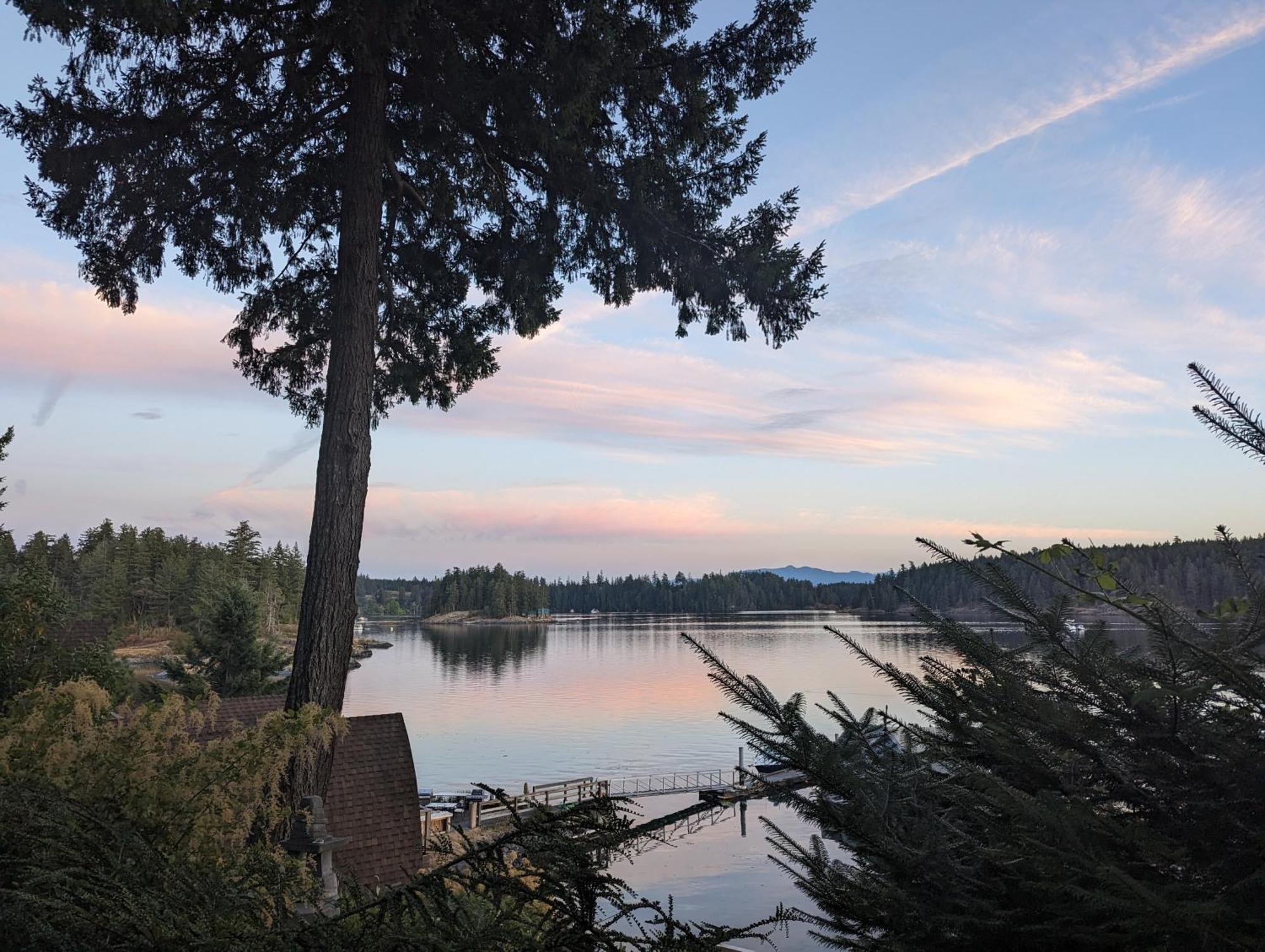 Jade Resort-Oceanfront Suites In Gowlland Harbour Heriot Bay Екстериор снимка