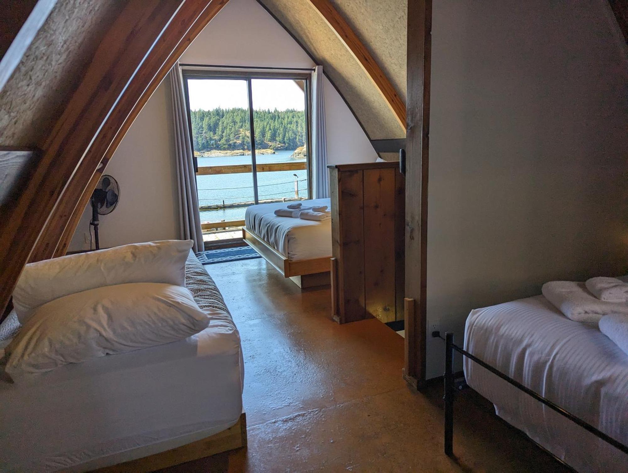 Jade Resort-Oceanfront Suites In Gowlland Harbour Heriot Bay Екстериор снимка