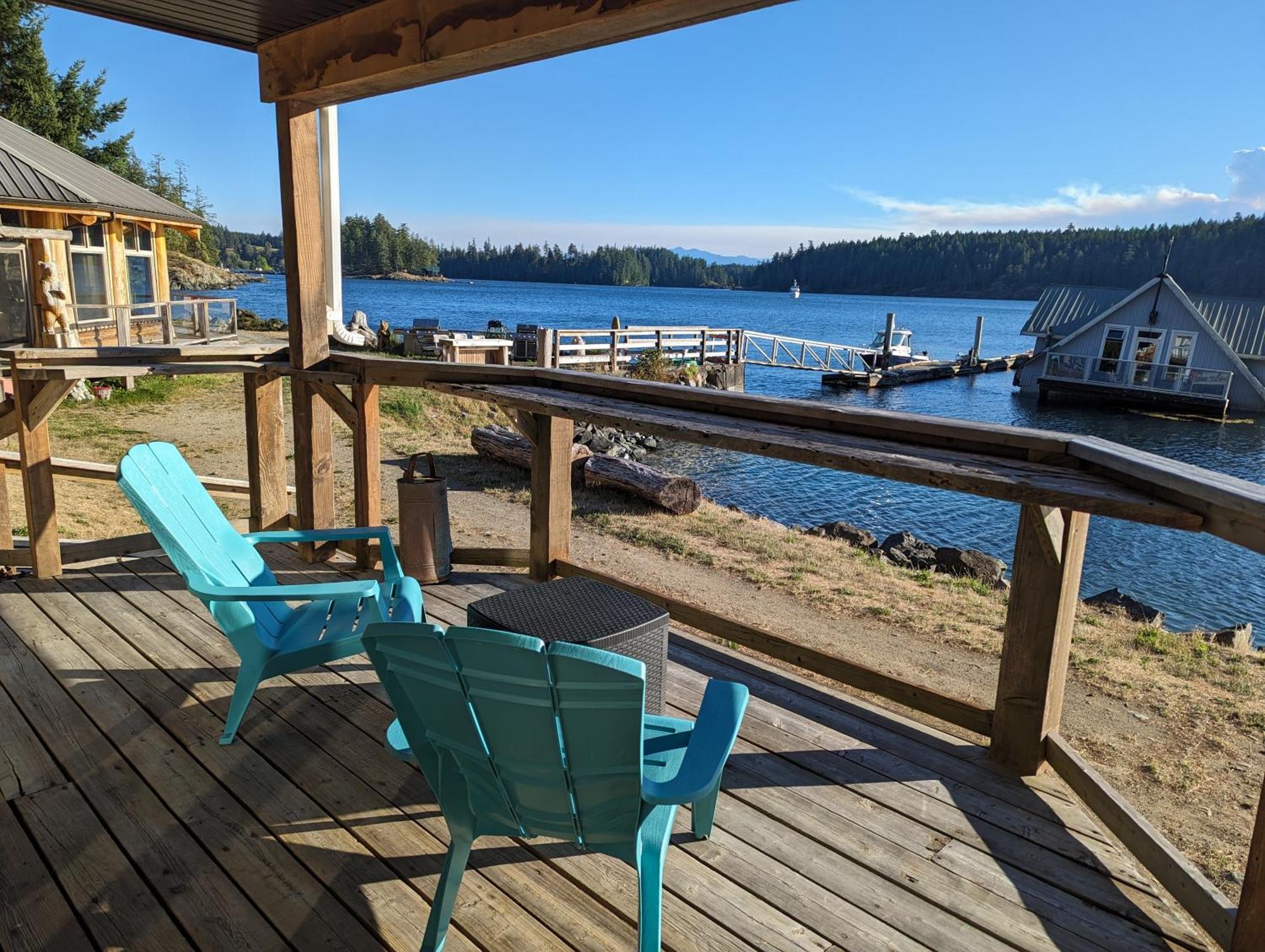 Jade Resort-Oceanfront Suites In Gowlland Harbour Heriot Bay Екстериор снимка
