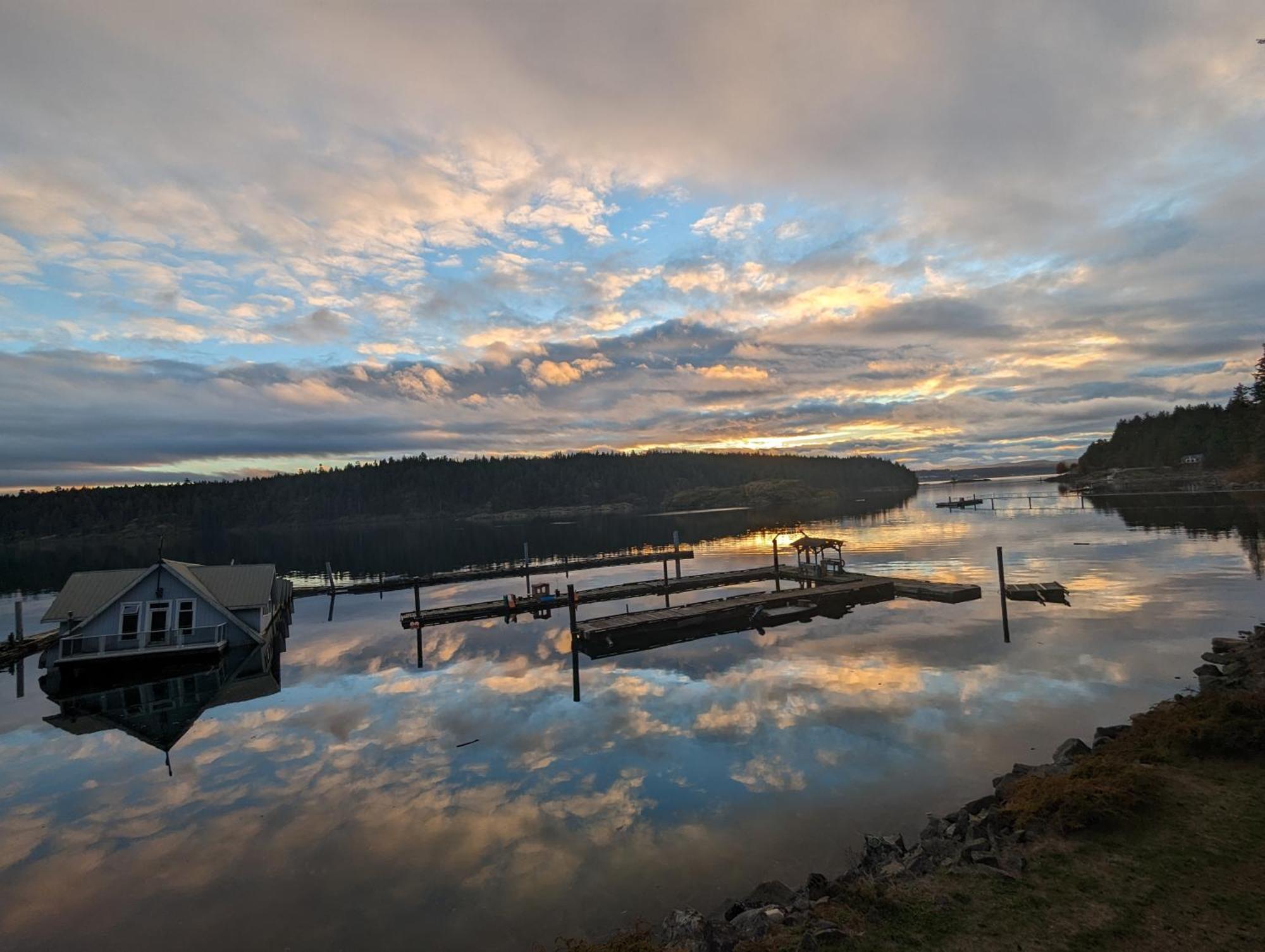 Jade Resort-Oceanfront Suites In Gowlland Harbour Heriot Bay Екстериор снимка