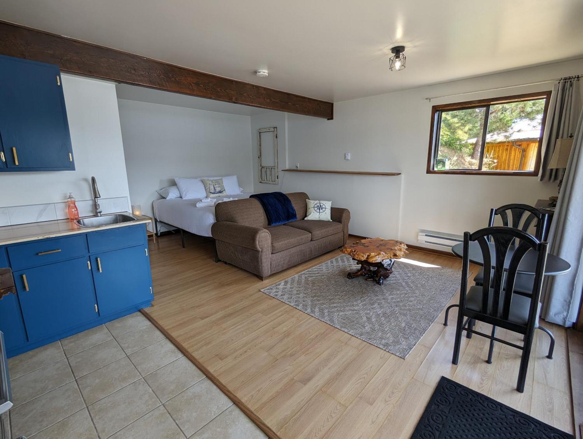 Jade Resort-Oceanfront Suites In Gowlland Harbour Heriot Bay Екстериор снимка