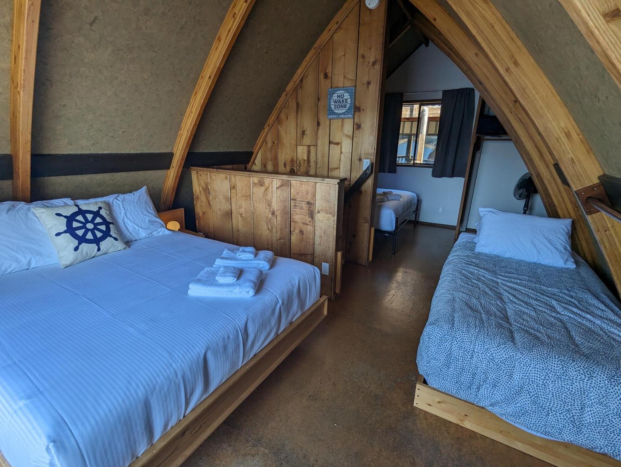 Jade Resort-Oceanfront Suites In Gowlland Harbour Heriot Bay Екстериор снимка