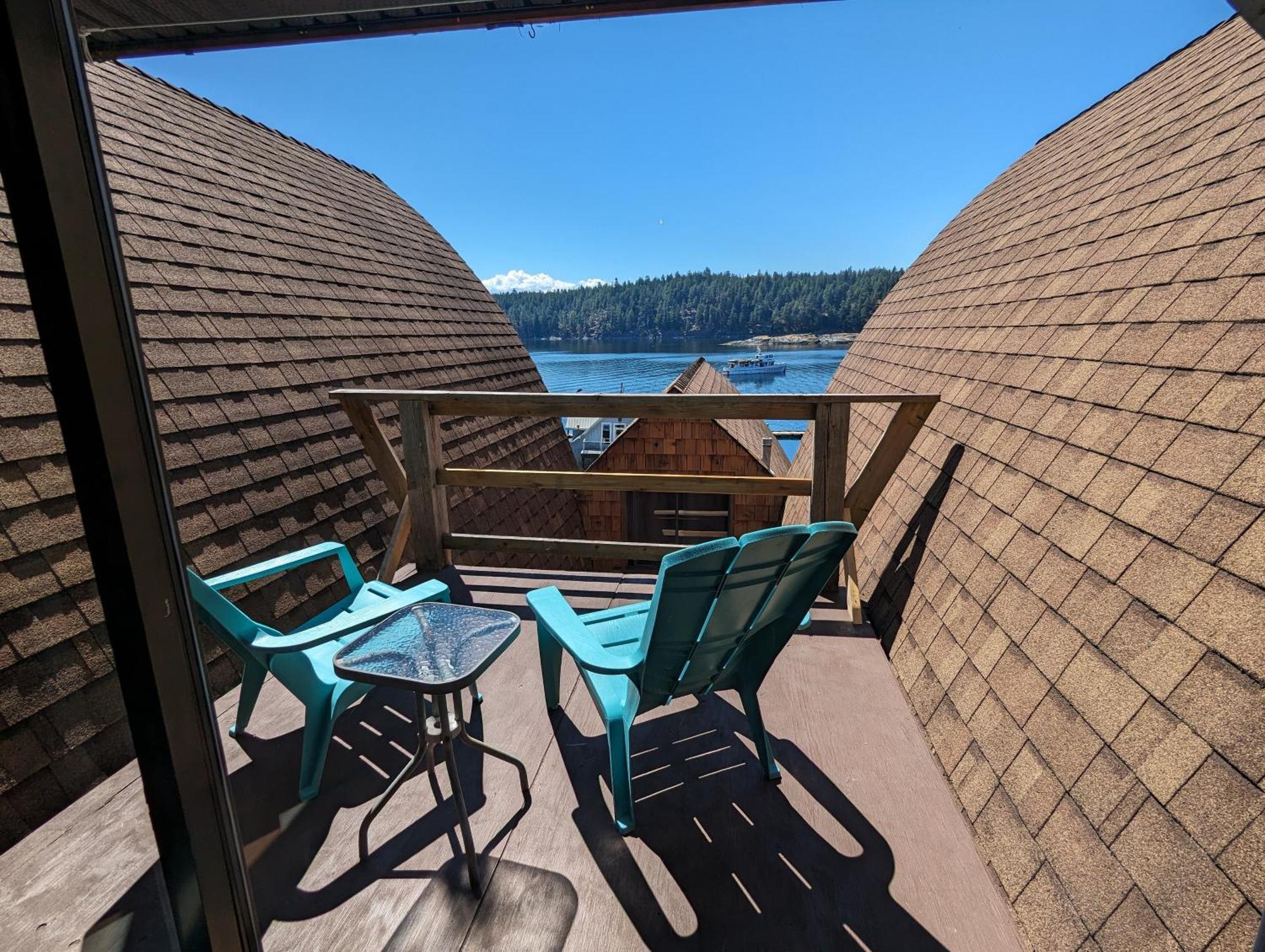 Jade Resort-Oceanfront Suites In Gowlland Harbour Heriot Bay Екстериор снимка