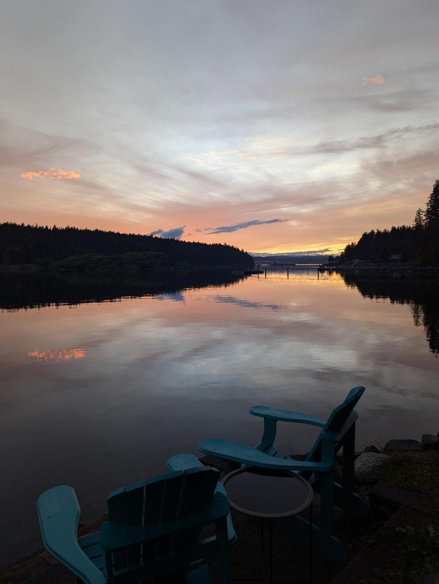 Jade Resort-Oceanfront Suites In Gowlland Harbour Heriot Bay Екстериор снимка